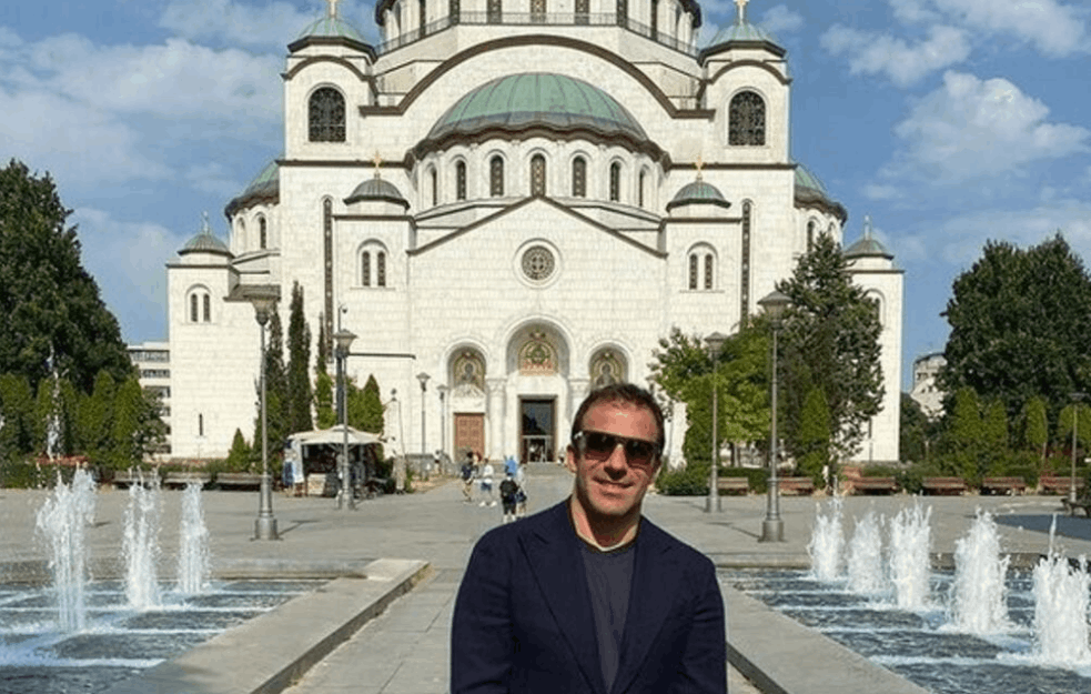 LEGENDARNI DEL PJERO ODUŠEVLJEN BEOGRADOM: Obišao Hram Svetog Save a u ovome je posebno uživao! (FOTO)